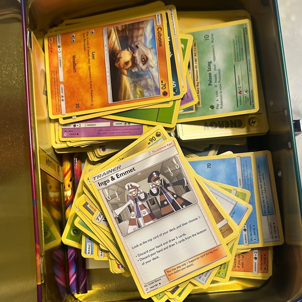 Random Pokémon cards and Trading Card Game Tin - Multicolor - Picture 4 of 6